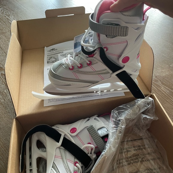 Girls Ice Skated New - Picture 2 of 3